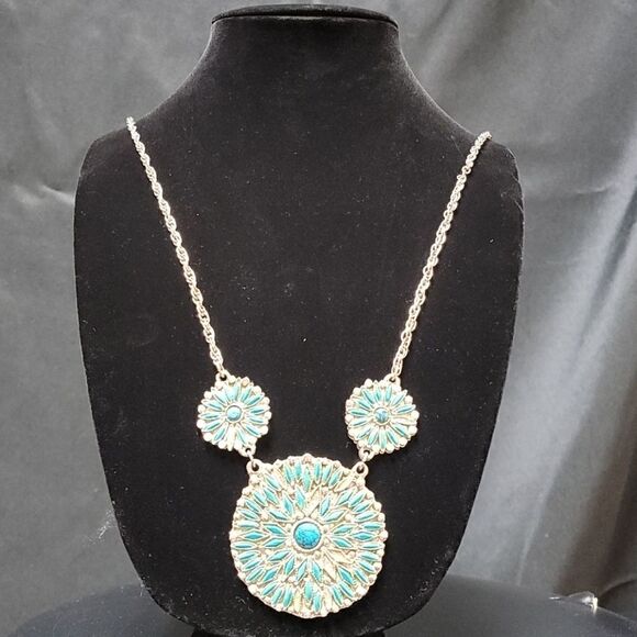𝅺SILVER AND TURQUOISE STATEMENT NECKLACE - Picture 1 of 6